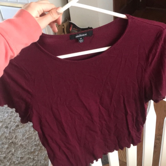 Longer but cropped shirt - Picture 4 of 8